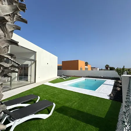 Atlantic Breeze Vila *