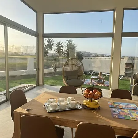 300m 10 Piscina Climatizada & Golf Villa
