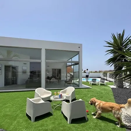 300m 10 Piscina Climatizada & Golf Villa
