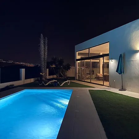 300m 10 Piscina Climatizada & Golf Villa